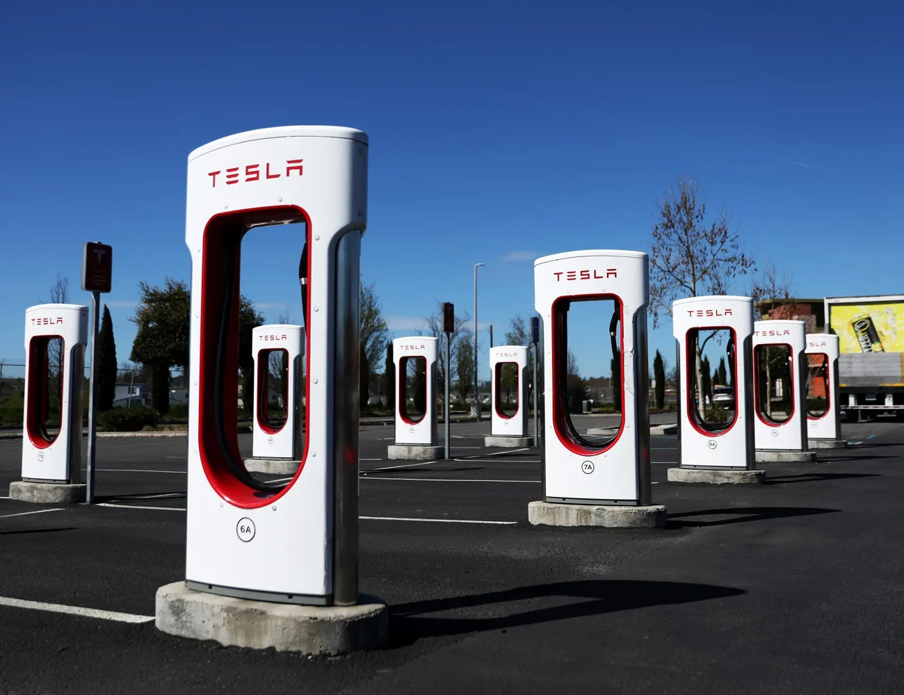 Tesla-Supercharger-Strategy-Puts-Automakers-In-Bind-Business-1383560058