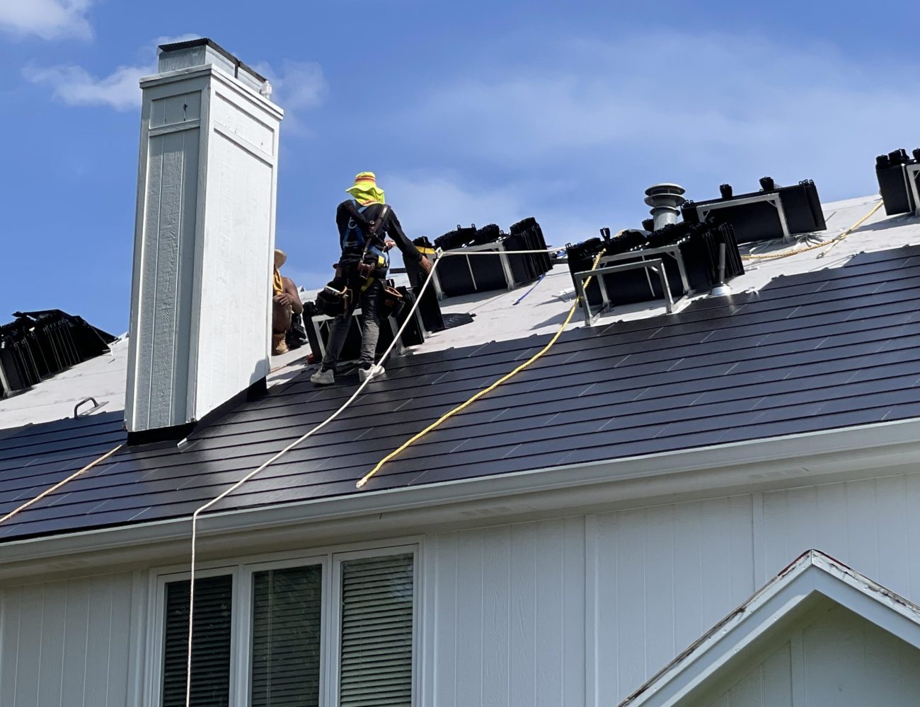 first-tesla-roof-and-powerwall-install-in-kansas-v0-8okylmxh139b1